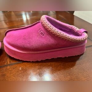 Ugg taz slippers. Purple color. Size 11 women.
